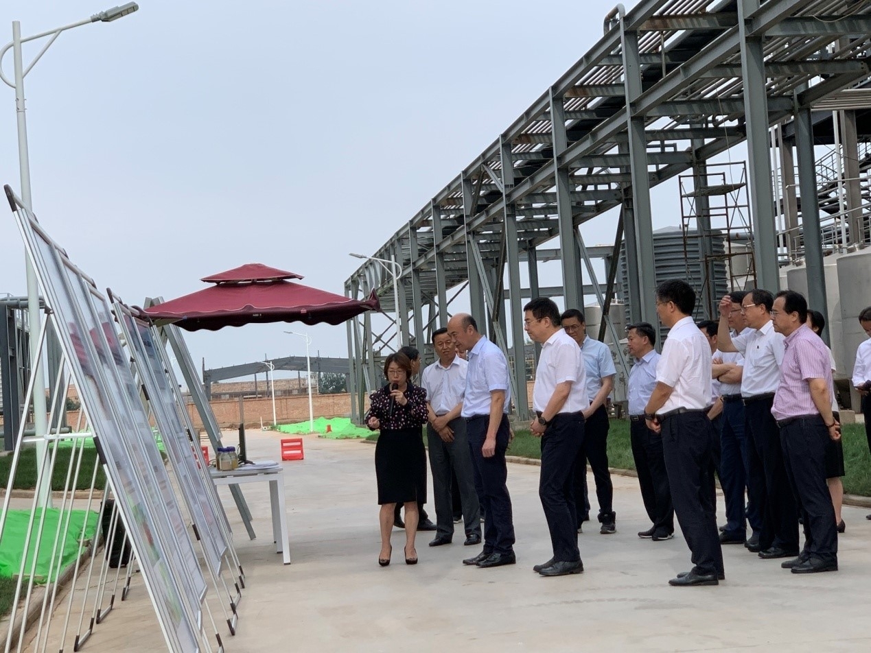 刘国中省长一行观摩蒲城尊龙凯时官网科技建设项目